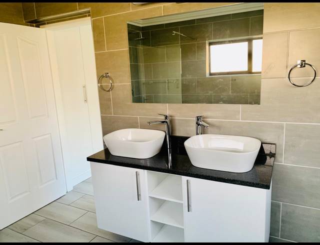 3 BEDROOM HOUSE FOR SALE IN HEIDELBERG CENTRAL
